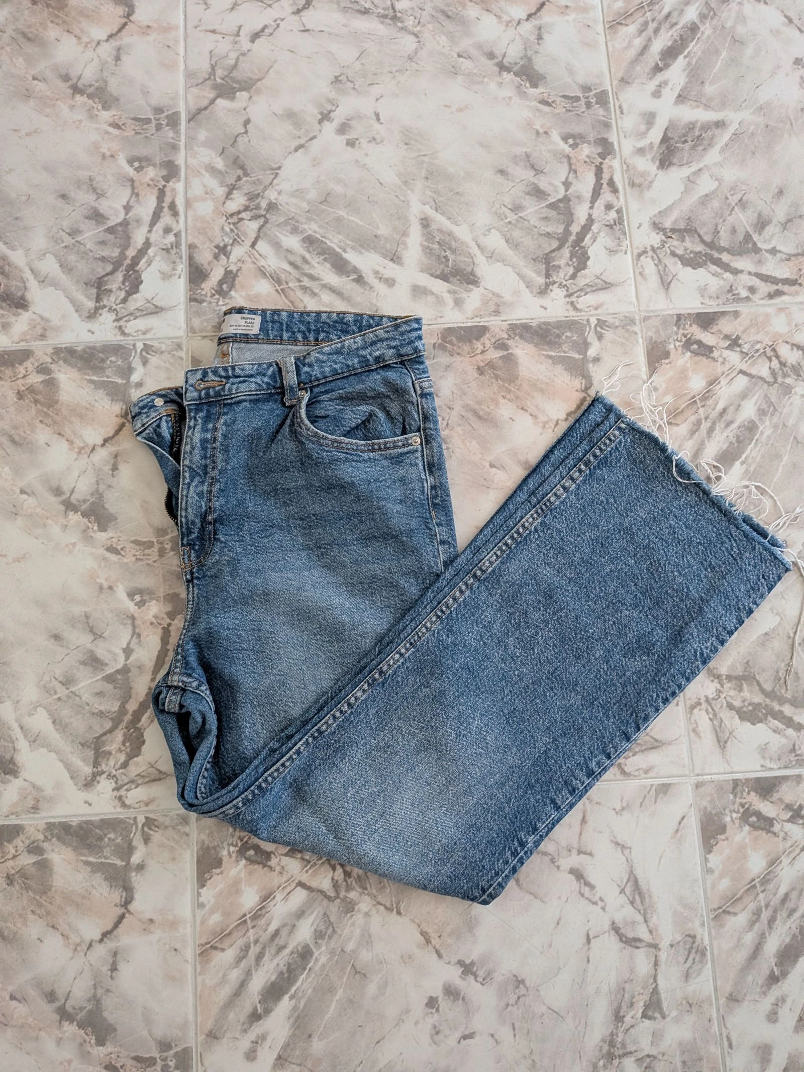Pantalón vaquero cropped 